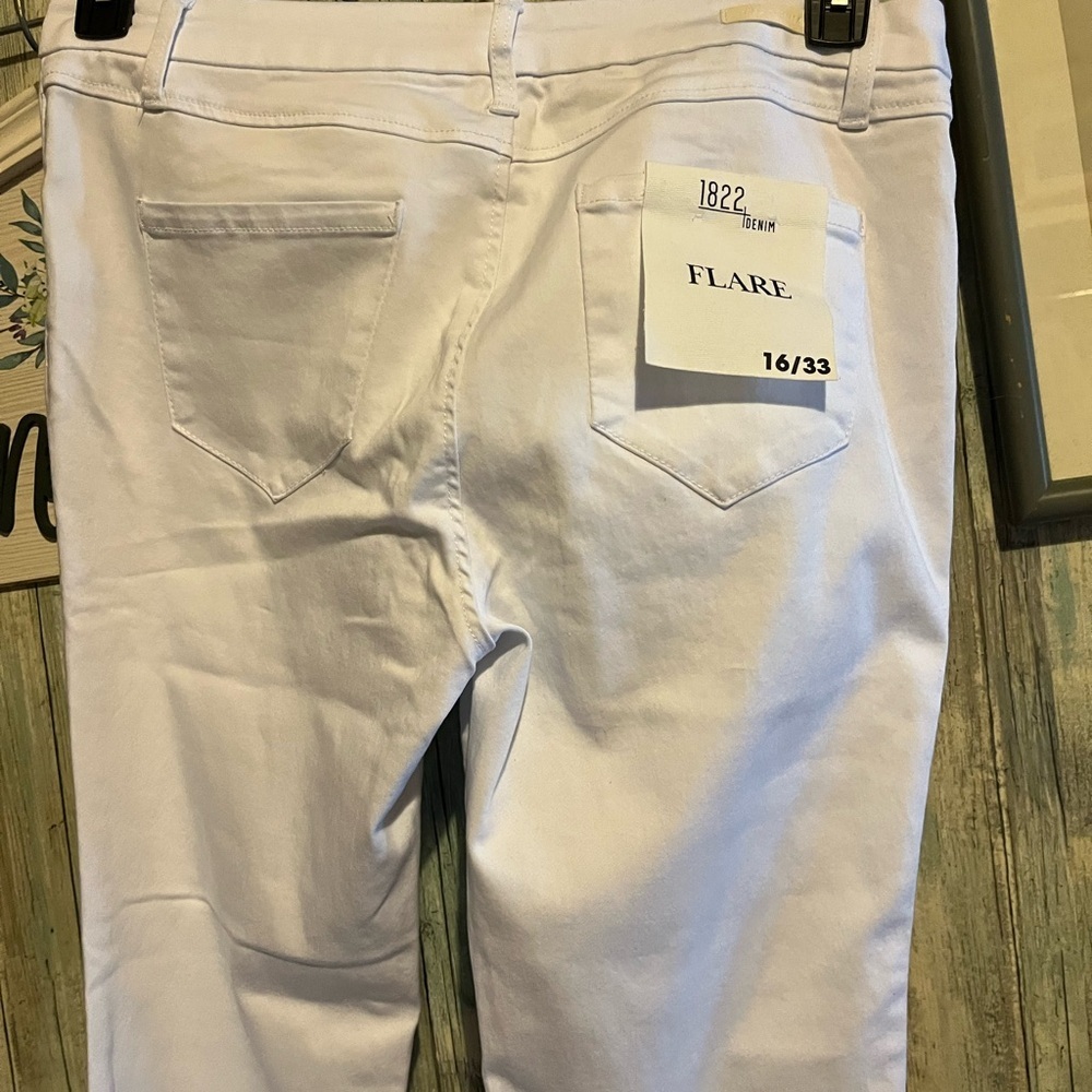 1822 Denim Classic White Flares - Picture 5 of 5